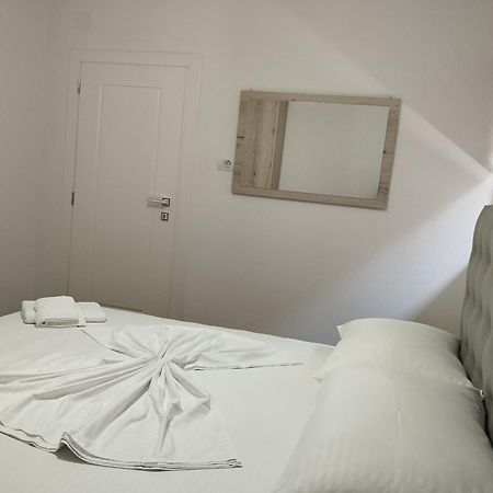 Erteo Guest House Pogradec Eksteriør billede