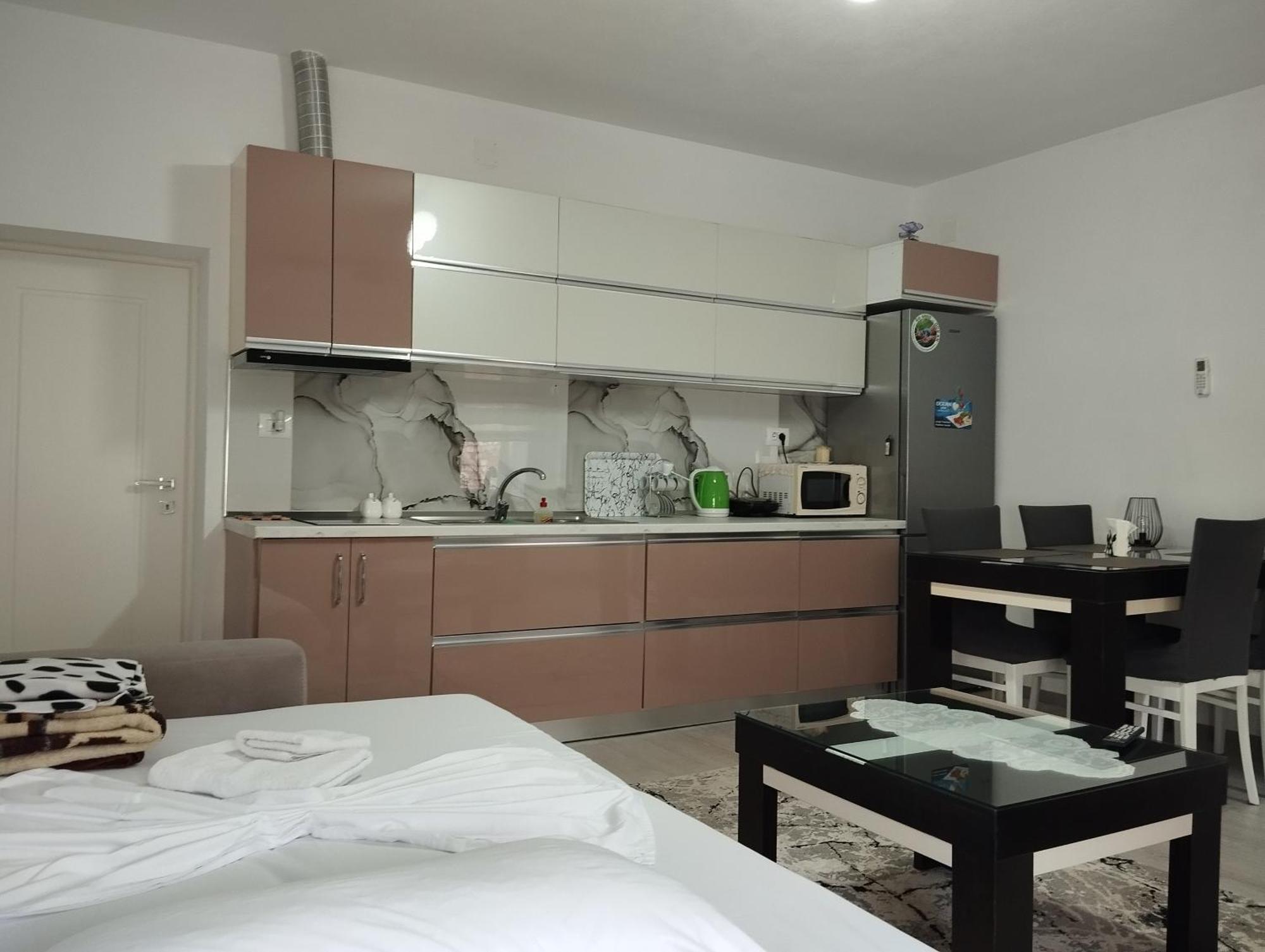 Erteo Guest House Pogradec Eksteriør billede